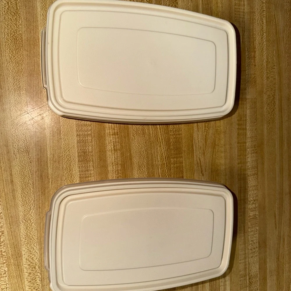 Vintage Rubbermaid serving saver 4 cups Food Storage‎ Container - Set of 2